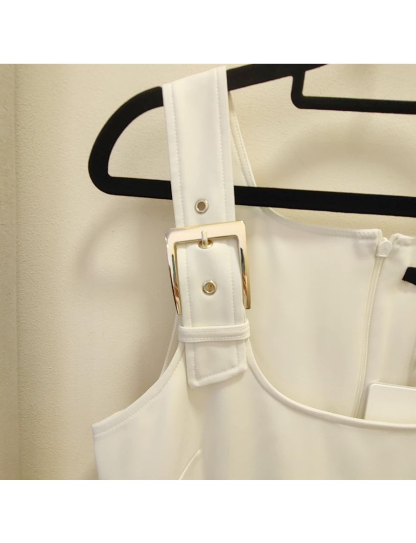 Vestido curto fivelas douradas