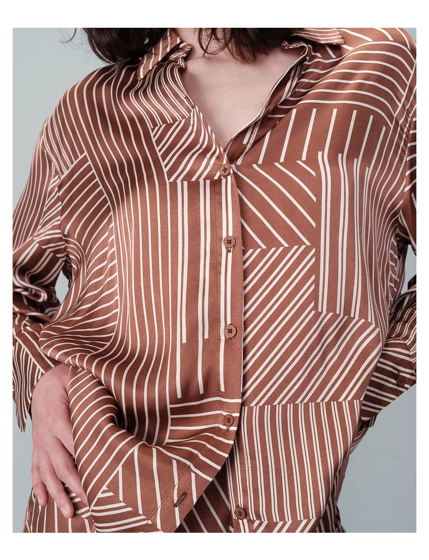 Camisa cetim castanho estampada