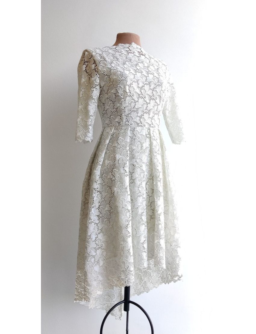 Vestido Curto Cauda Renda Suiça