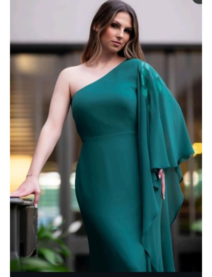 Vestido Longo Assimétrico Manga Capa